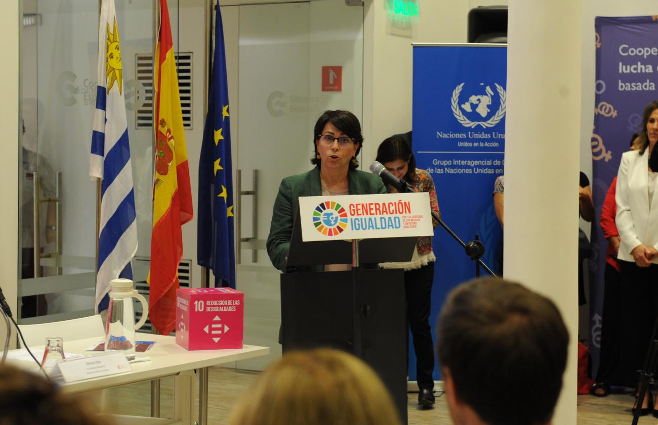 La coordinadora residente de ONU Uruguay expone durante la presentación de las Guías