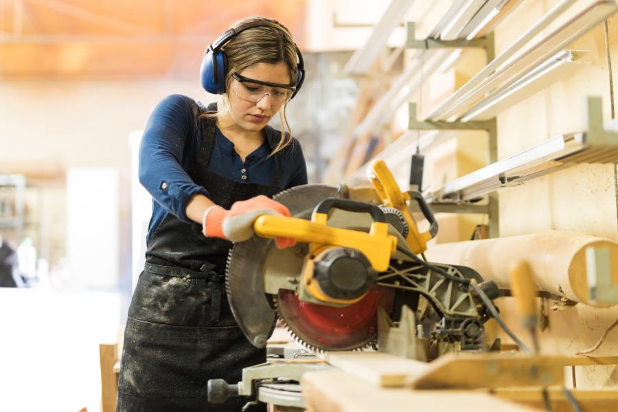 Mujer laborando. 