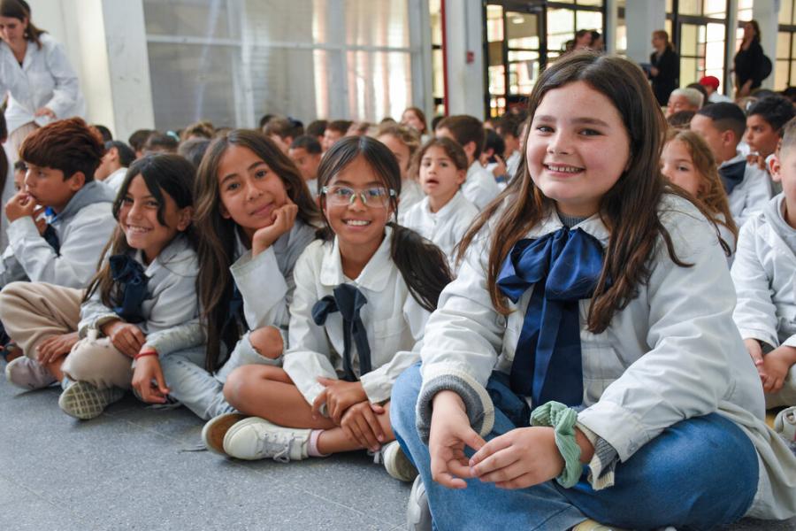 Escolares en acto de Historias de Paz